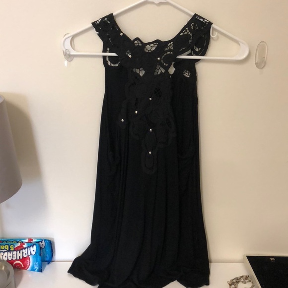 Black tank top - Picture 2 of 2